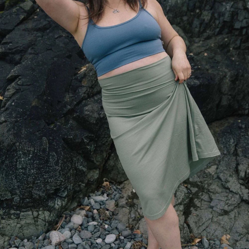Simply merino mid length skirt